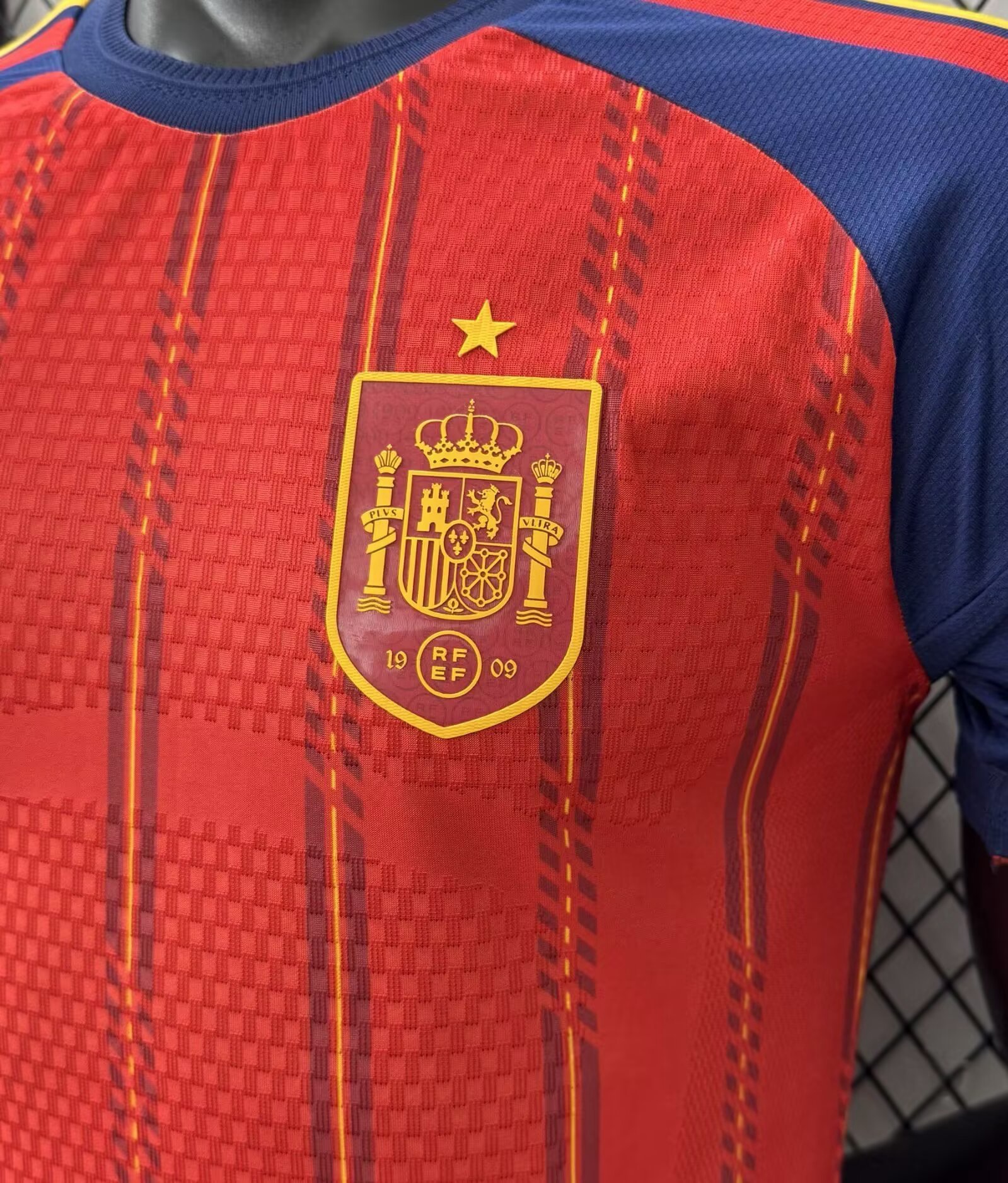 2026 Spain Home Fan Version Quick Dry Soccer Jersey - 图片 4
